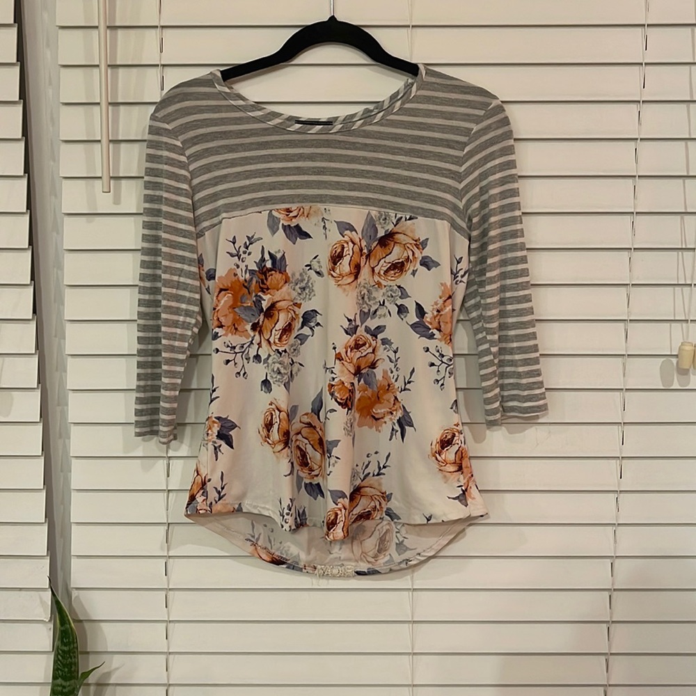 Discreet 3/4 length floral/striped tee